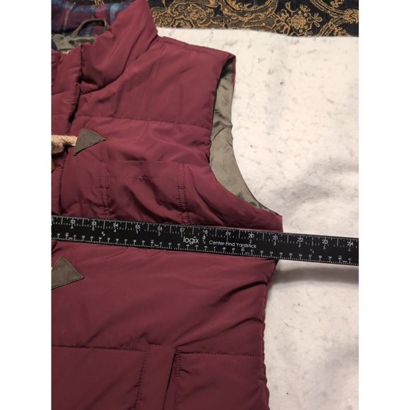 Legendary Whitetails Quilted Vest Toggle Puffer Women's Size L Maroon Zip - Picture 7 of 8